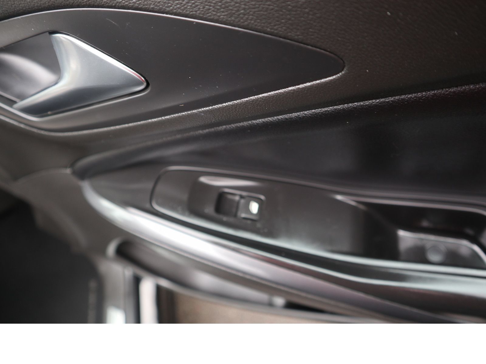 Fahrzeugabbildung Opel Grandland X Belüftete Sitze Navi Scheckheftgepf