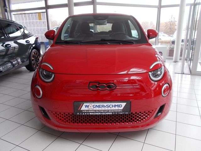 Fiat 500e Red EDITION 42 kWh WENIG KILOMETER