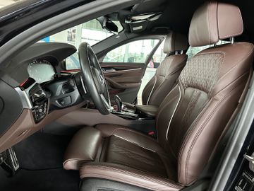 Fahrzeugabbildung BMW 540i xD M Sport ACC HUD 360° DAB H/K DisplKey
