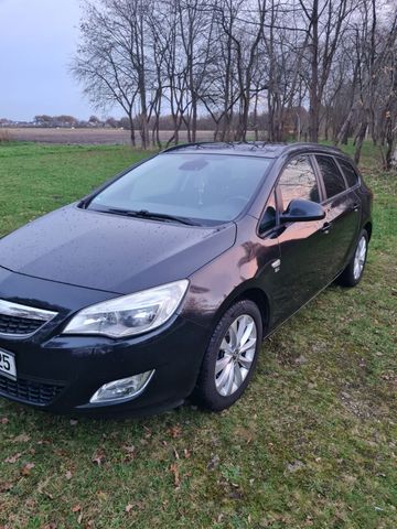 Opel Astra J 2012 NEUE TÜV BIS 11/26 4 neu...