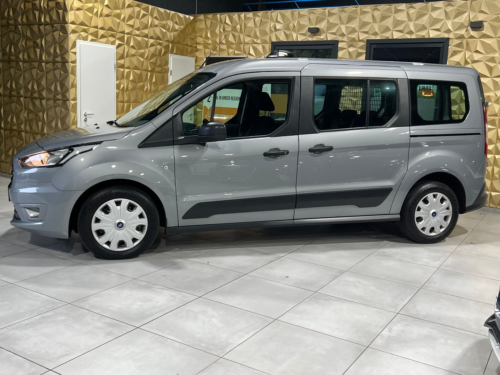 Fahrzeugabbildung Ford Transit Connect Kombi lang//5-SITZER/KLIMA//PDC