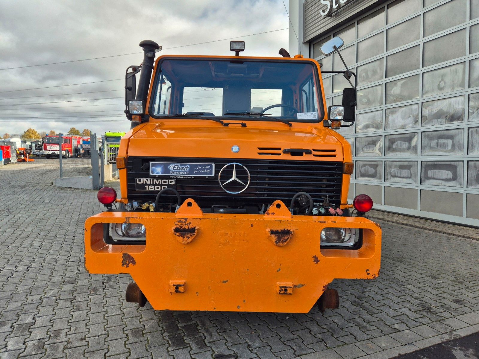Fahrzeugabbildung Mercedes-Benz Unimog U1600 4x4 Zweiweg ZW 100 S Railway 11584h