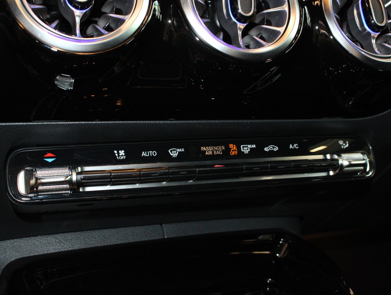 Fahrzeugabbildung Mercedes-Benz A 35 AMG Limo*Pano*Kamera*2.Hand