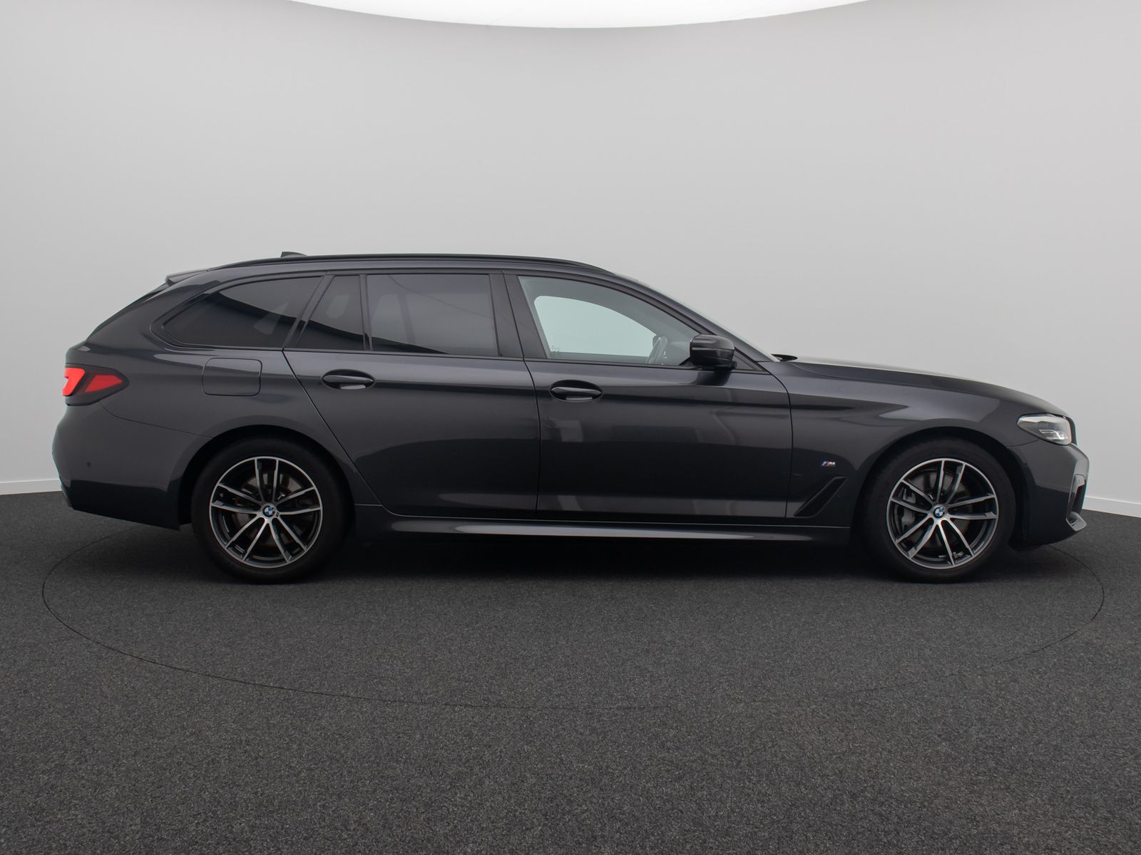 Fahrzeugabbildung BMW 530d xD M Sport 4xKlima DAB HUD Alarm Kamera