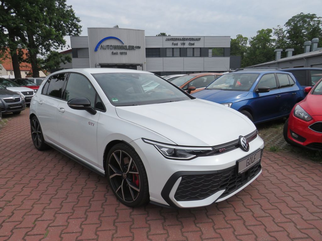 VW Golf VIII --GTI---2.0 TSI 195 kW GTI-oryxwhite