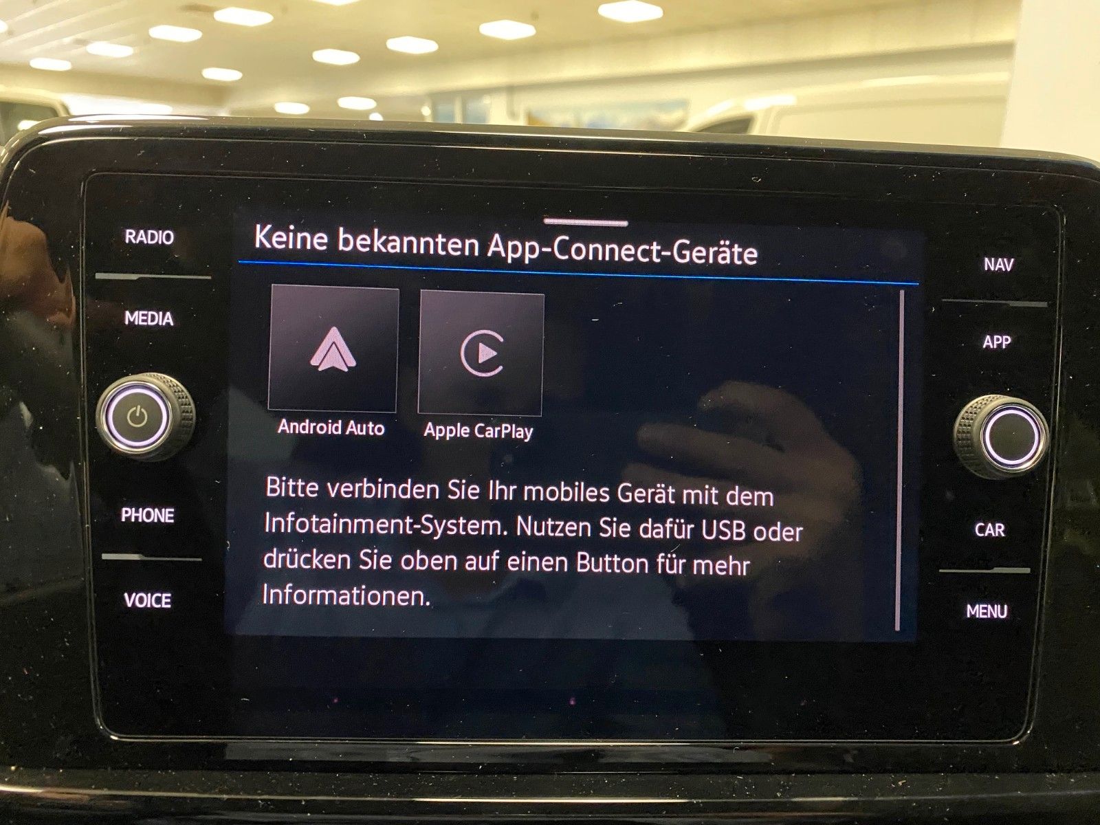 Fahrzeugabbildung Volkswagen T-Roc 1.5 TSI DSG R-Line+ACC+AHK+19 ZOLL ALUFELG