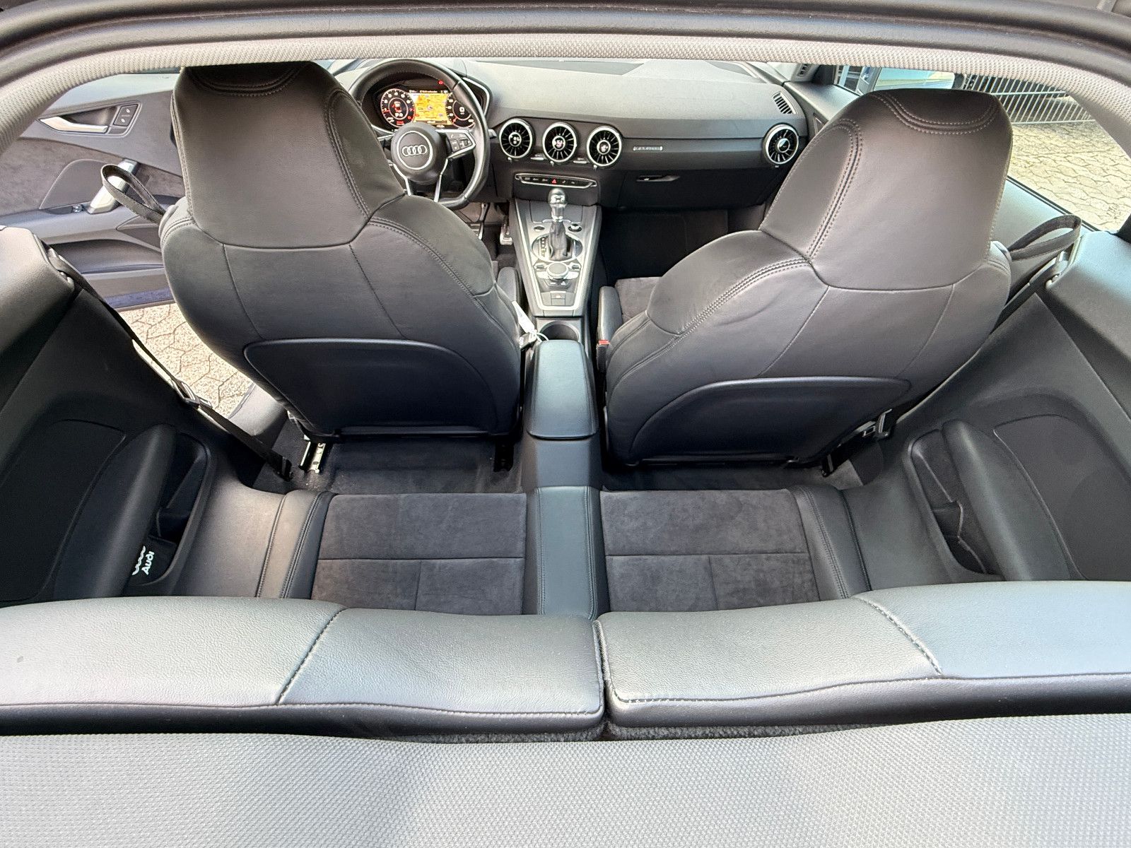 Fahrzeugabbildung Audi TT Coupe 2.0 TFSI Quattro /AUTOMATIK/NAVI/ALCANT
