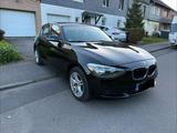 BMW 1er Limousine TÜV Neu Steuerkette Neu - BMW 114 in Düsseldorf