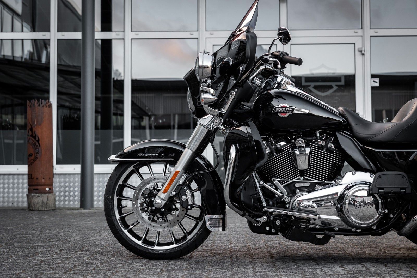 Fahrzeugabbildung Harley-Davidson TRI GLIDE ULTRA TRIKE 114 MY25 FLHTCUTG VORFÜHRF