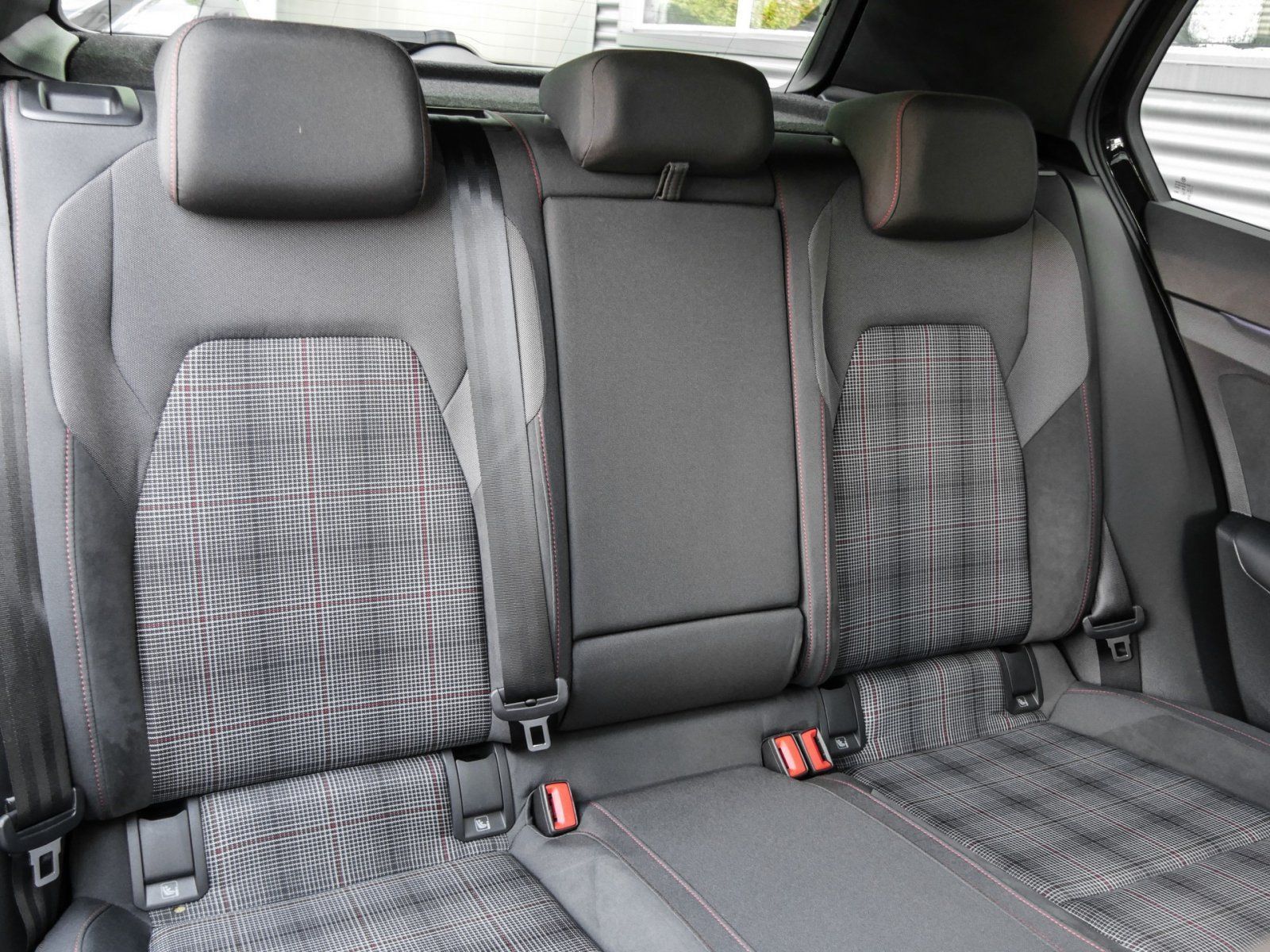 Volkswagen Golf VIII GTI 2.0 TSI ACC AHK PANO MATRIX LED HU foto 4
