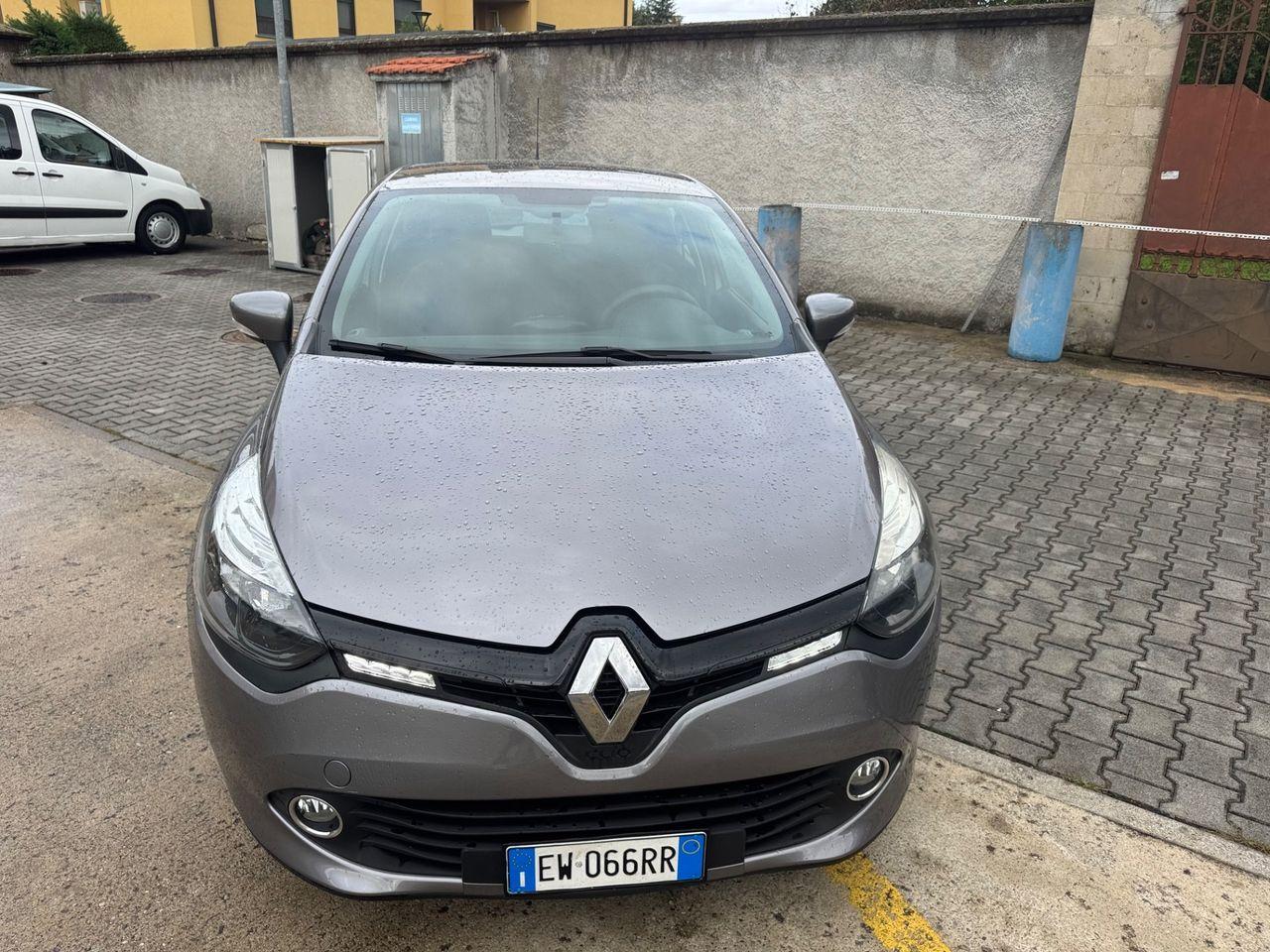 Renault Clio 2014 — салон