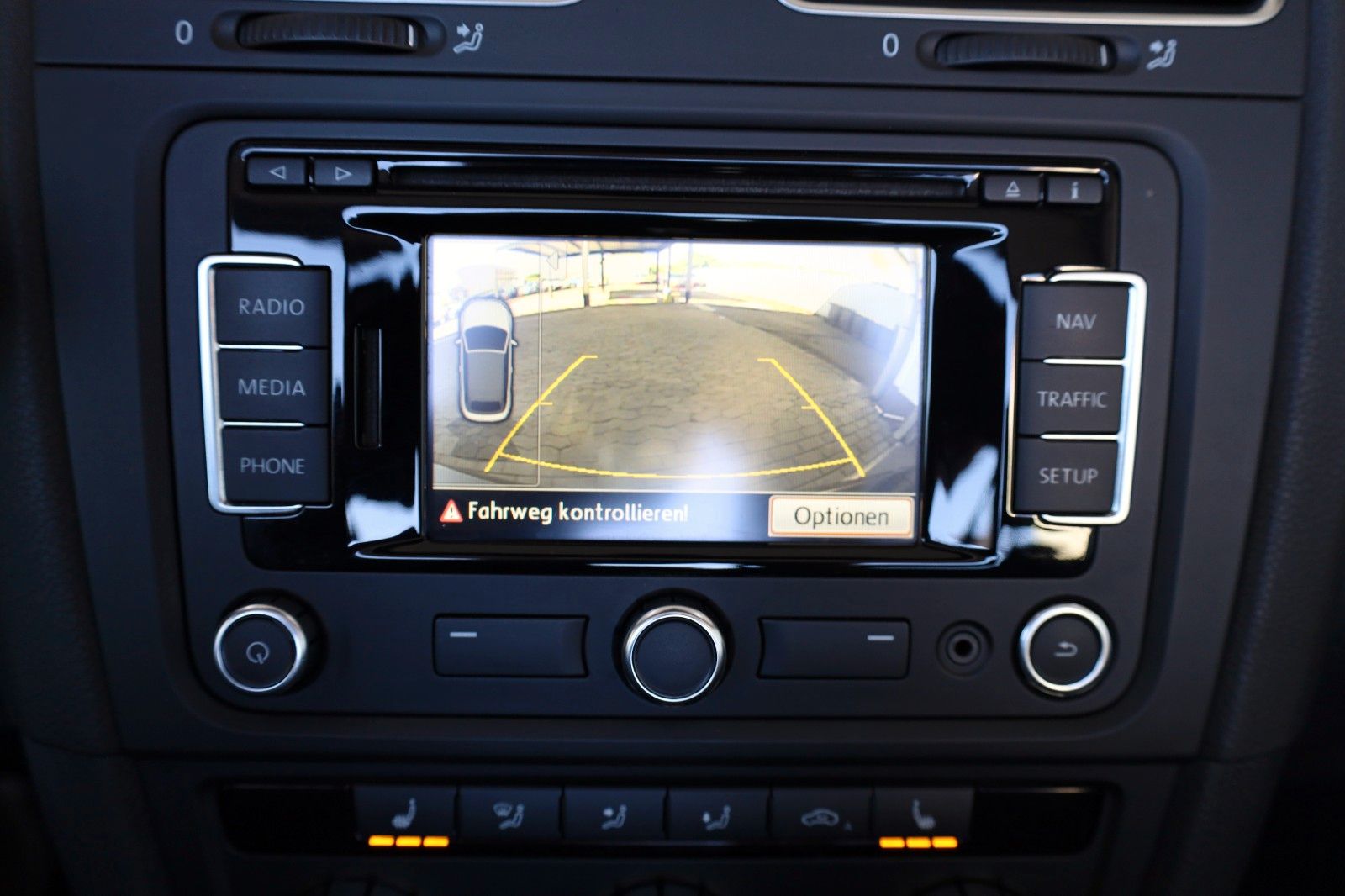 Fahrzeugabbildung Volkswagen Golf VI Cabriolet Cup Navi,SH,Kamera,PDC,SR+WR