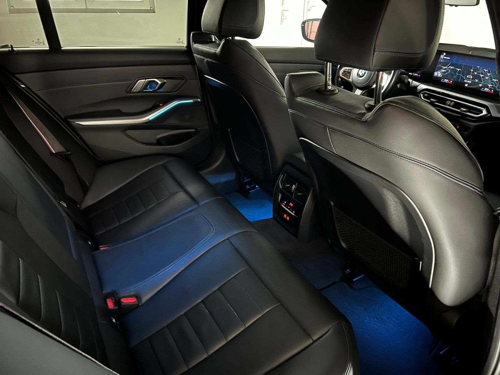 Fahrzeugabbildung BMW 330 i xDrive M SPORT PRO/LED/AHK/PANO/DRAVITGRAU