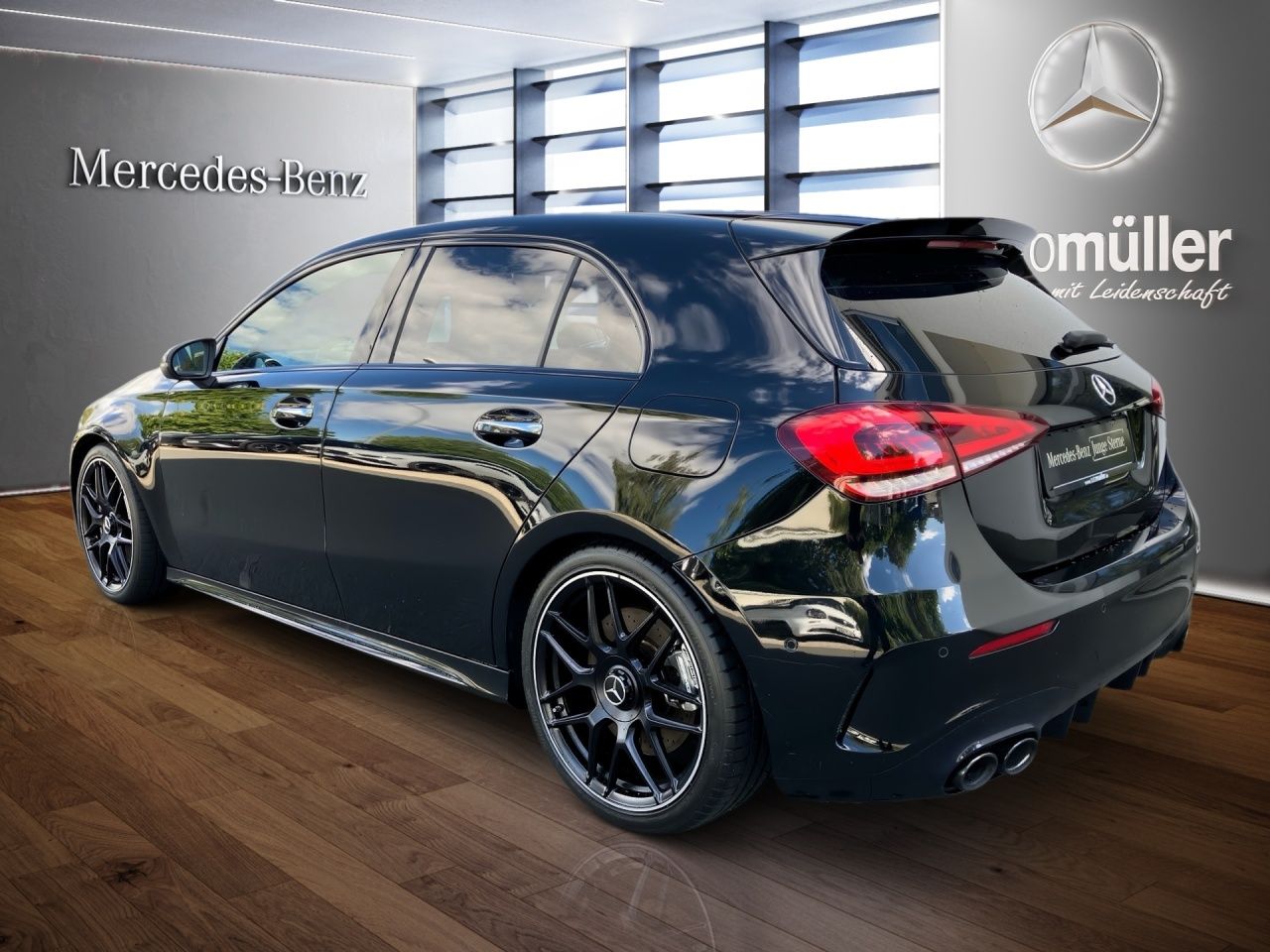 Fahrzeugabbildung Mercedes-Benz AMG A 45 4M+ NIGHT+MULTIBEAM+KEYL+AMBIENTE+KAM++