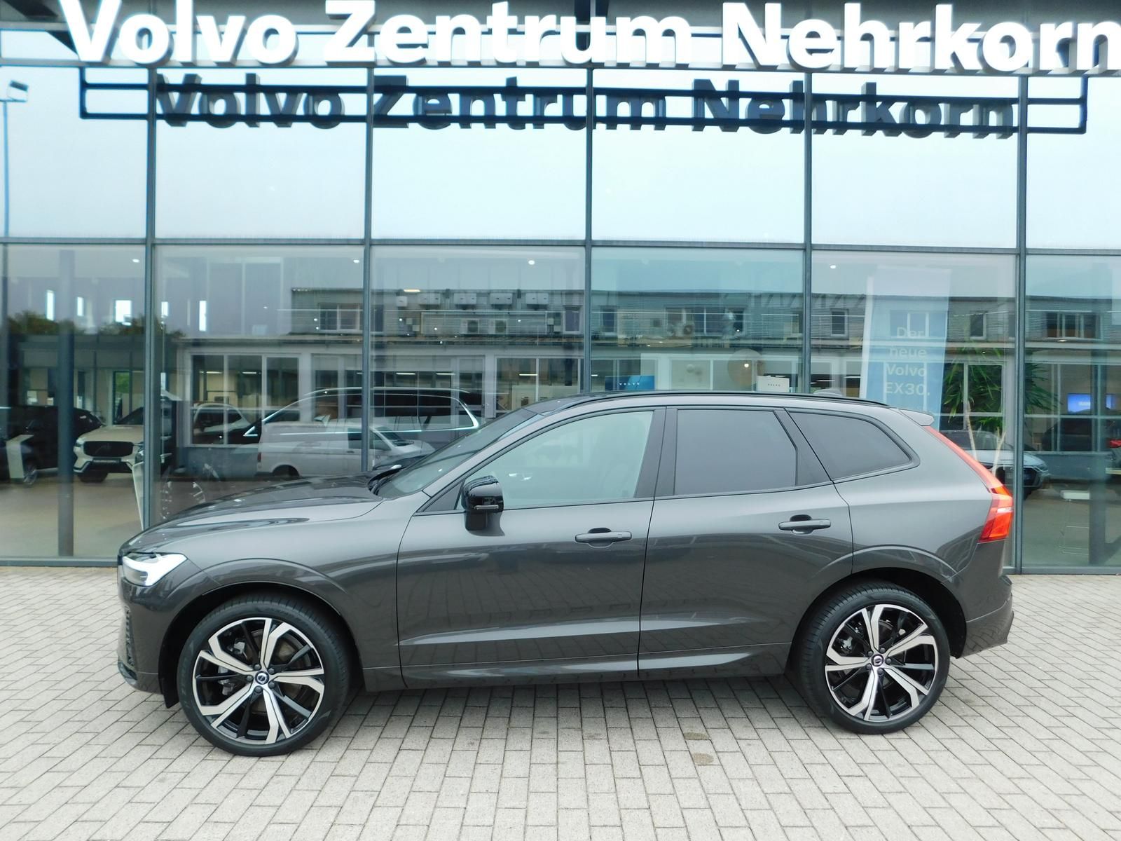 Fahrzeugabbildung Volvo XC60 B4D AWD Plus Dark "Panoramadach"