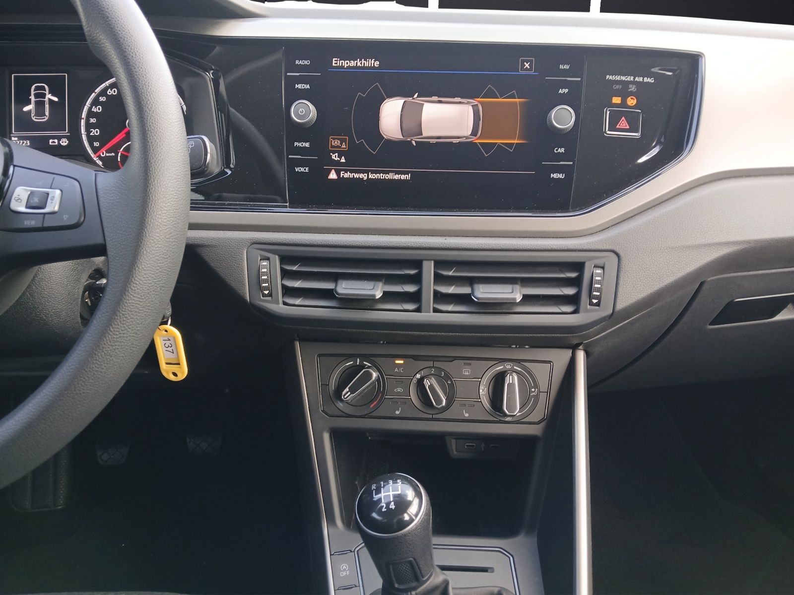 Fahrzeugabbildung Volkswagen Polo Comfortline 1.0 TSI Navi Klima PDC SH