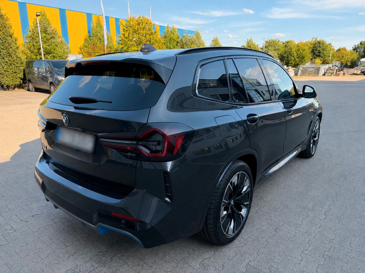 BMW iX3 IMPRESSIVE M SPORT AHK NAVI HUD PANO LED DAB foto 3