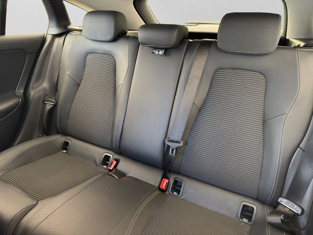 Fahrzeugabbildung Mercedes-Benz CLA 250 Shooting Brake e 8G-DCT+Navi+Spur+MBUX