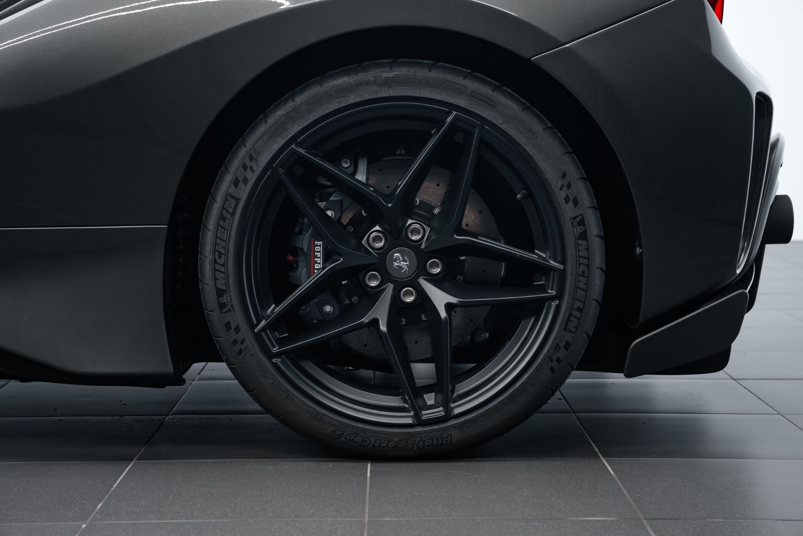 Fahrzeugabbildung Ferrari 488 Pista Spider CARBON/LIFT/1. HAND/STOCK/TOP