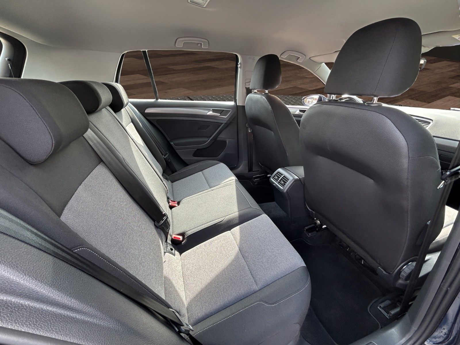 Fahrzeugabbildung Volkswagen Golf VII Lim. Trendline BMTKlimaaut./5Türig/
