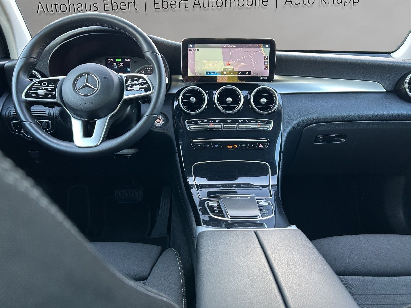 Fahrzeugabbildung Mercedes-Benz GLC 300e 4M Kamera LED Business MBUX CarPlay DAB