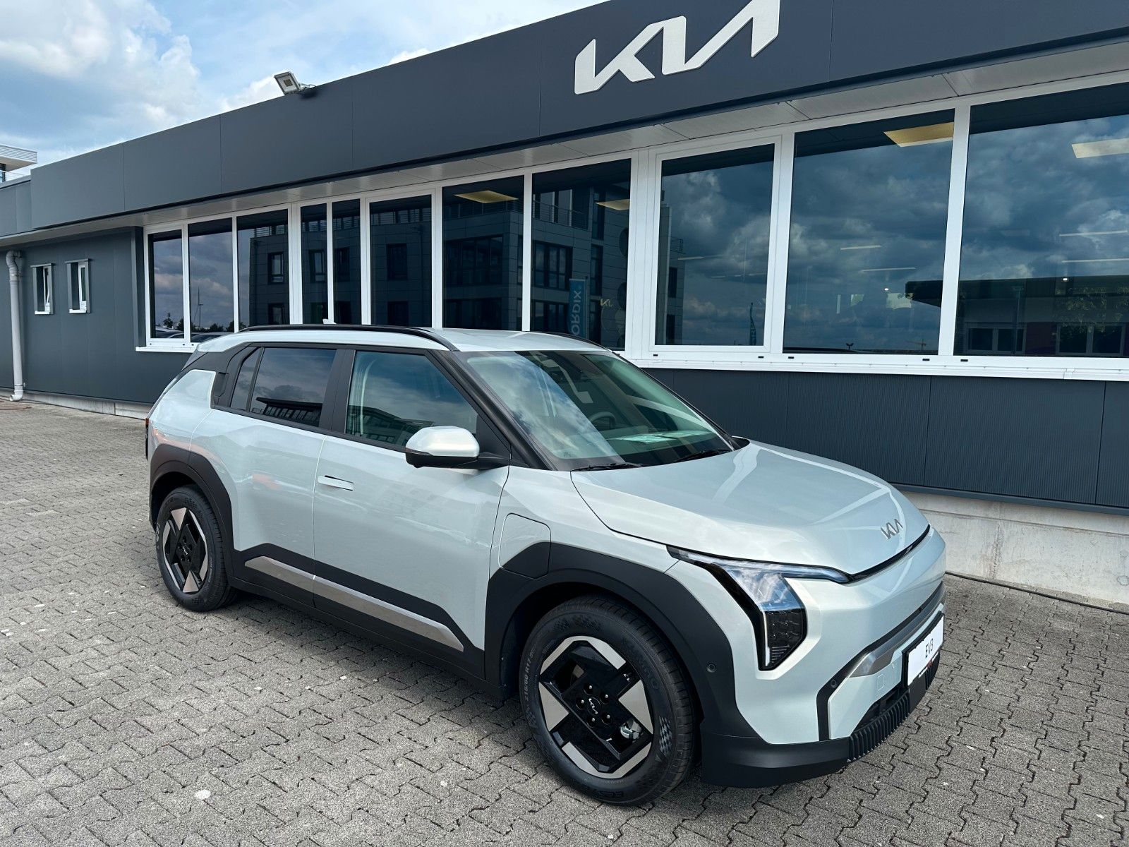 Fahrzeugabbildung Kia EV3 81.4 EARTH WIC UPG DWP