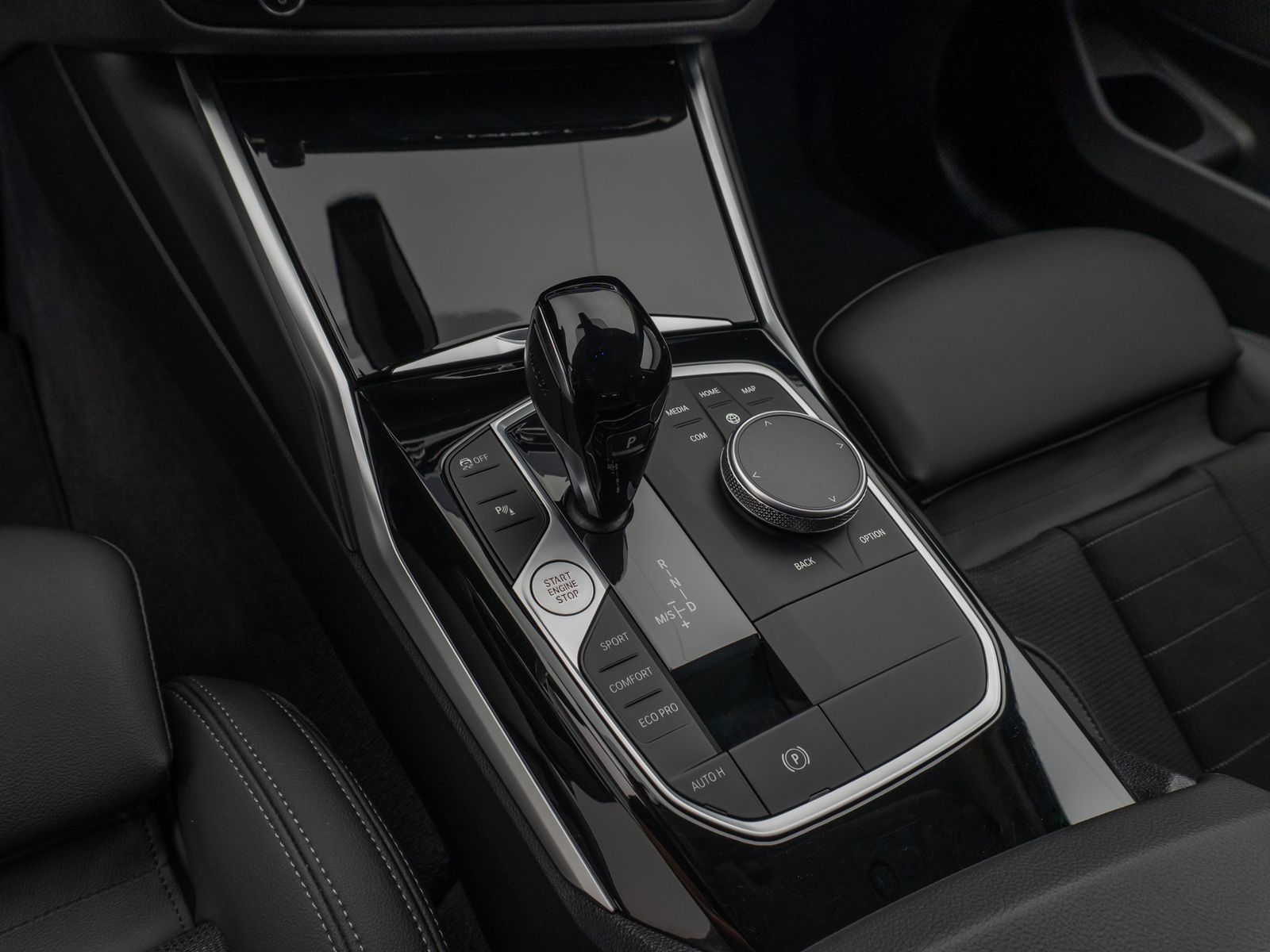 Fahrzeugabbildung BMW 320d SportLine DAB PDC Geschwindigkeitsreg Alarm