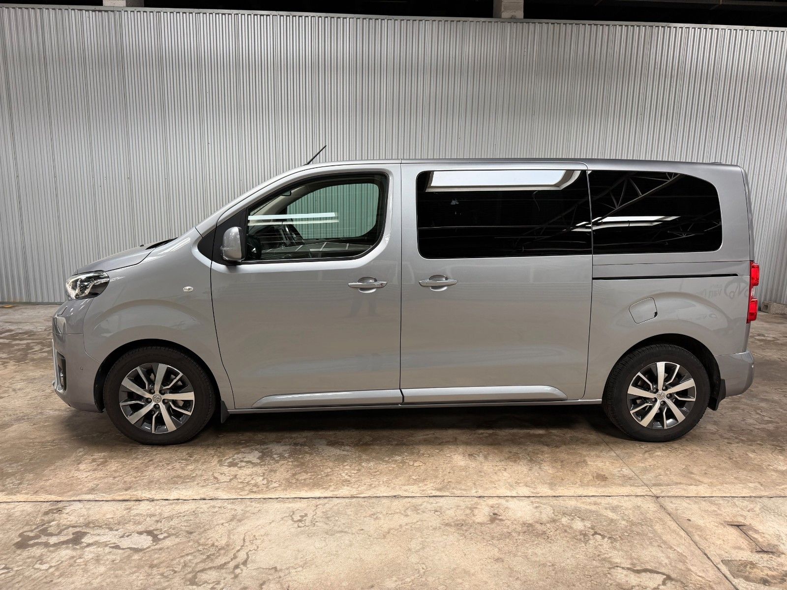 Toyota Proace Verso Medium VIP Aut Leder Camera Massage