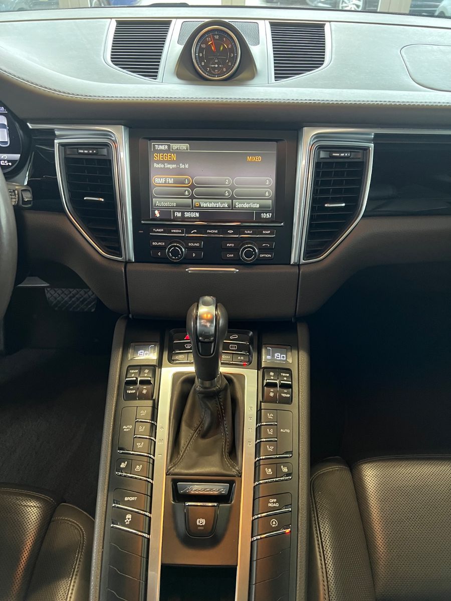 Fahrzeugabbildung Porsche Macan S *SITZBELÜFTUNG*PANORAMADACH*
