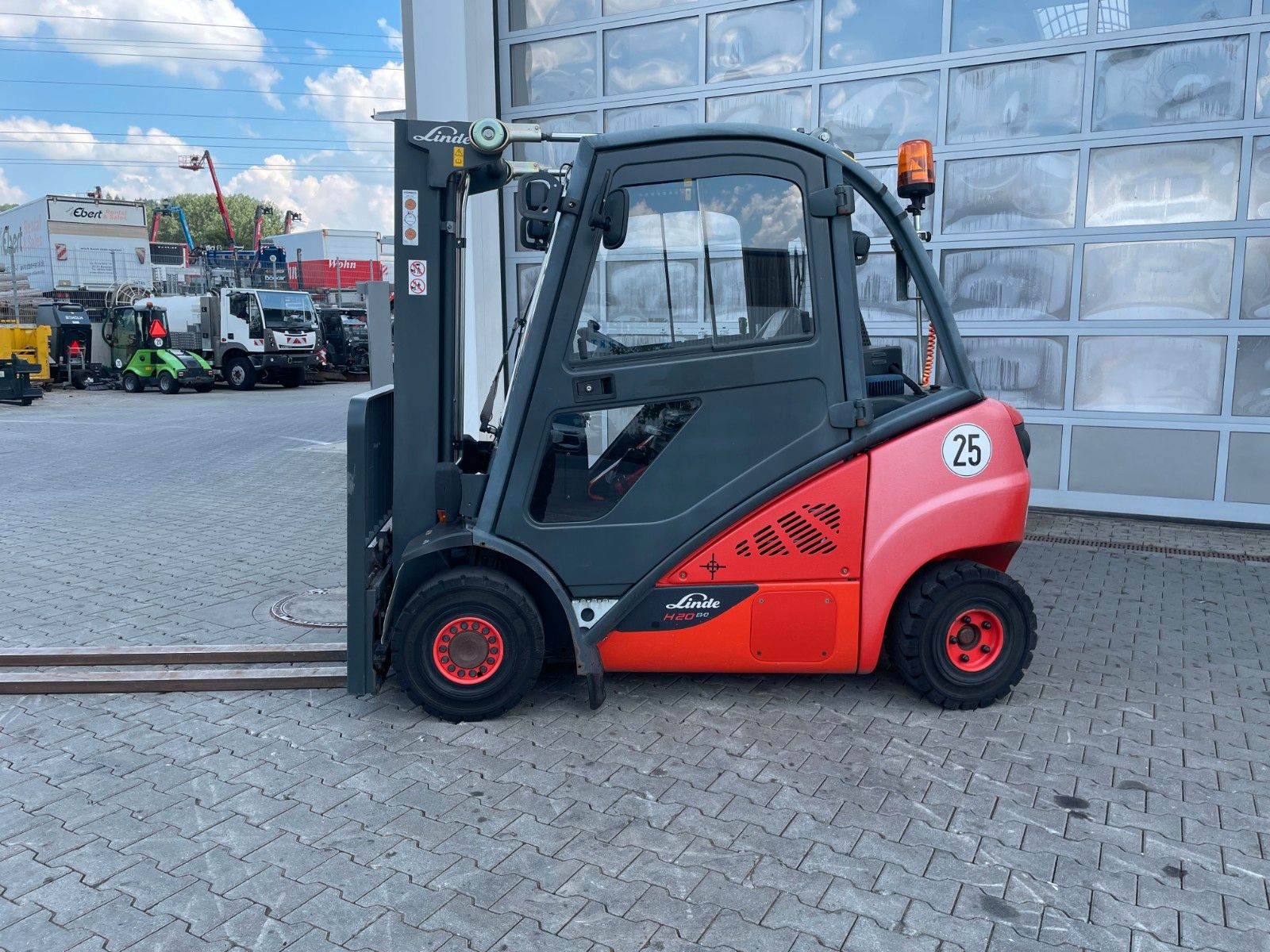 Fahrzeugabbildung Linde H20D-02/600 / Triplex 4,6m / 1.332h / Diesel