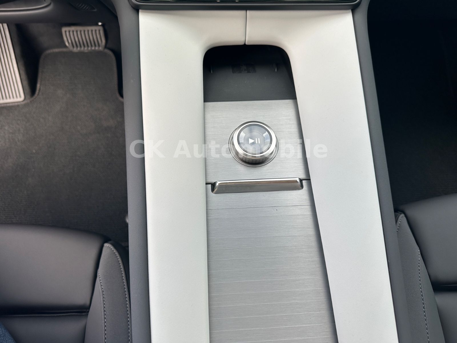 Fahrzeugabbildung Polestar 4 LRDM 400 kW Long Range Dual/Pano/Head-Up