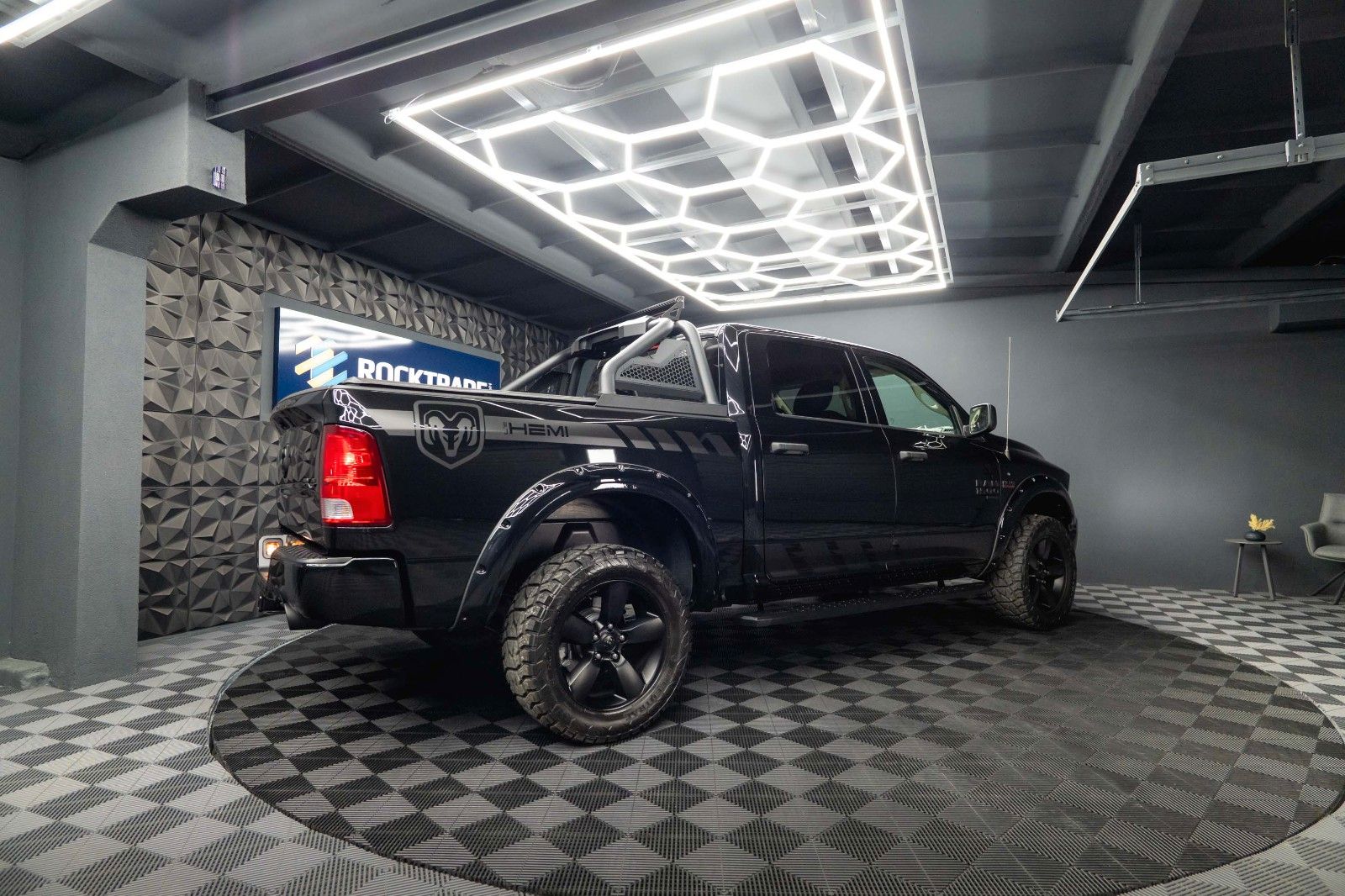 Fahrzeugabbildung Dodge RAM 5.7 V8 HEMI 4x4 OFFROAD Night-Paket *LED*AHK