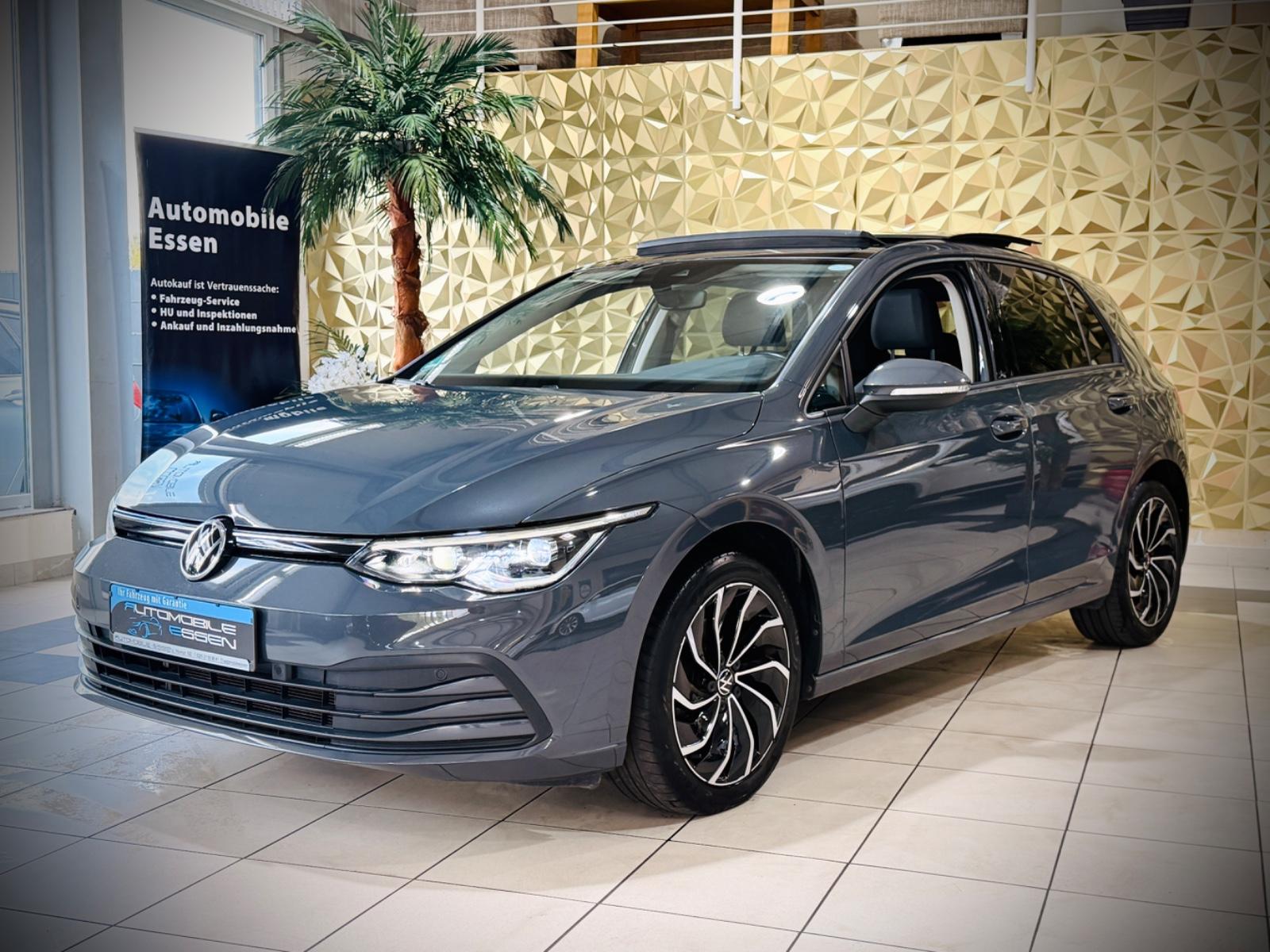 Volkswagen Golf VIII Lim. Life PANORAMA MASSAGE IQ.LIGHT