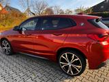 BMW X2 xDrive20i M Sport Steptronic M Sport - BMW mit Benzin-Antrieb: Orange