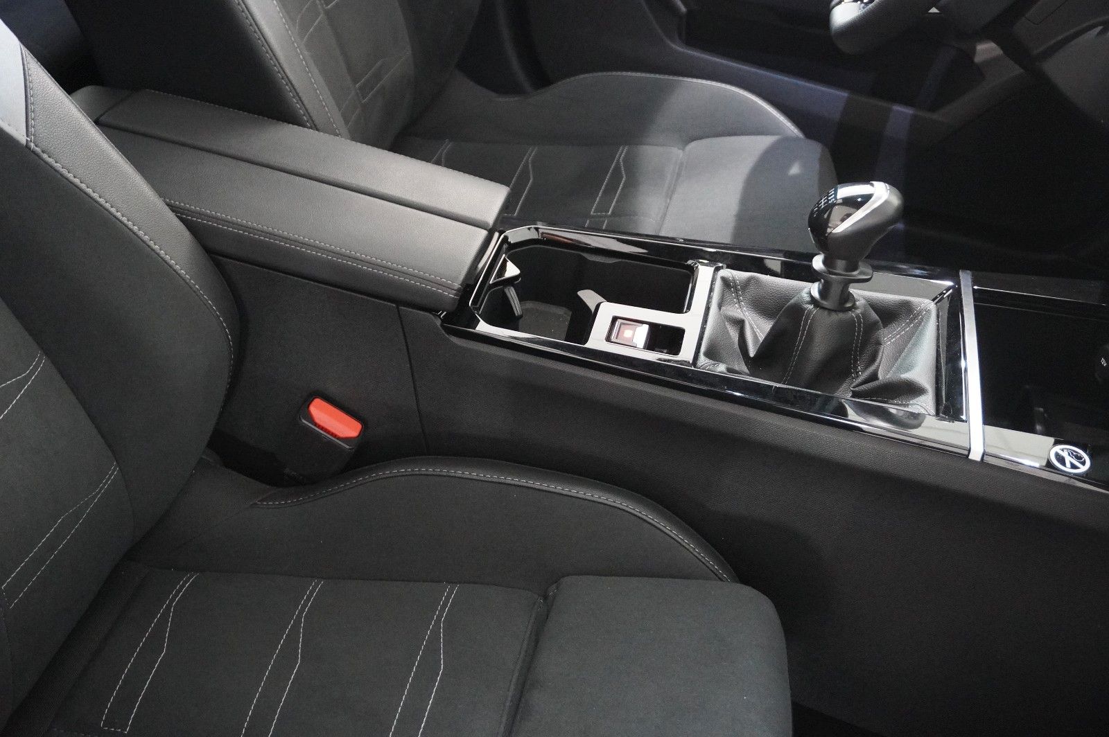 Fahrzeugabbildung Opel Astra L ST 1.2T GS SPORT NAVI/LED/360°/PANO/HUD