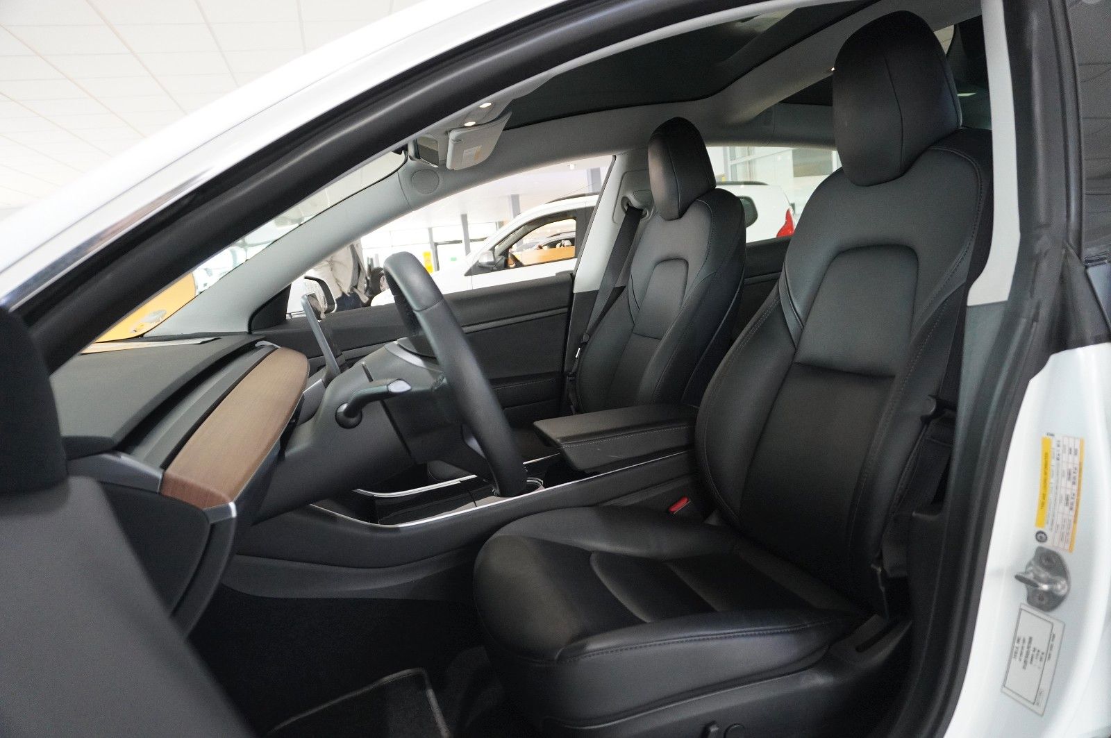 Fahrzeugabbildung Tesla Model 3 Standard Range Plus NAVI/KAMERA/SH/PANO
