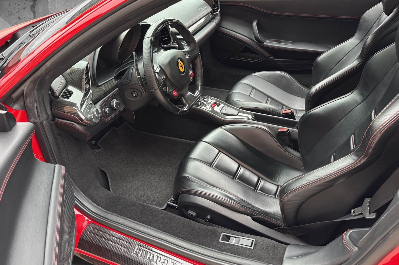 Fahrzeugabbildung Ferrari 458 Italia*ChallengeGrill*VollCarbon*LED Lenkrad
