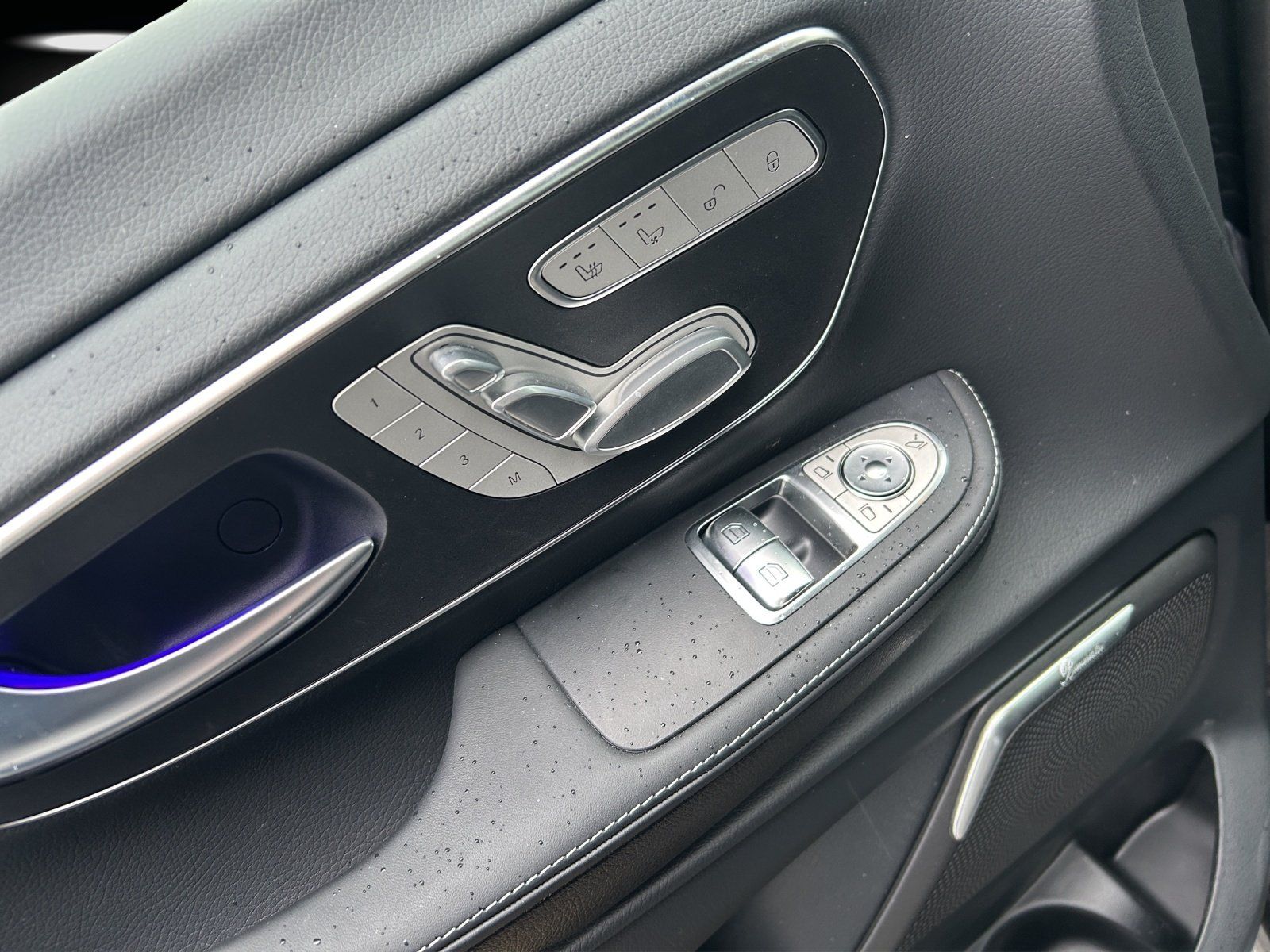 Fahrzeugabbildung Mercedes-Benz V 300 d 4M EXCLUSIVE Lang AMG Airmatic DISTRO
