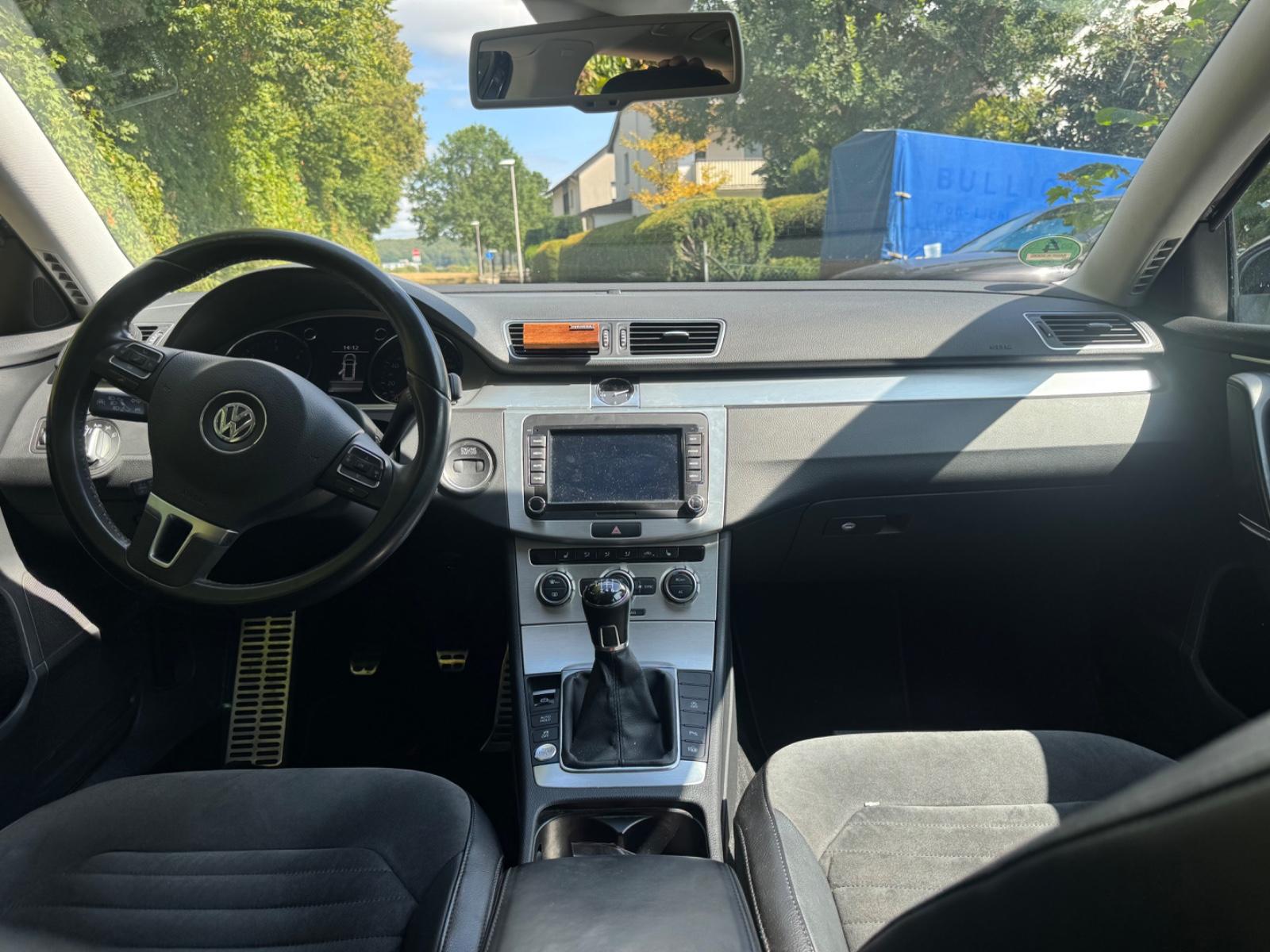 Volkswagen Passat 2012 — photo 6