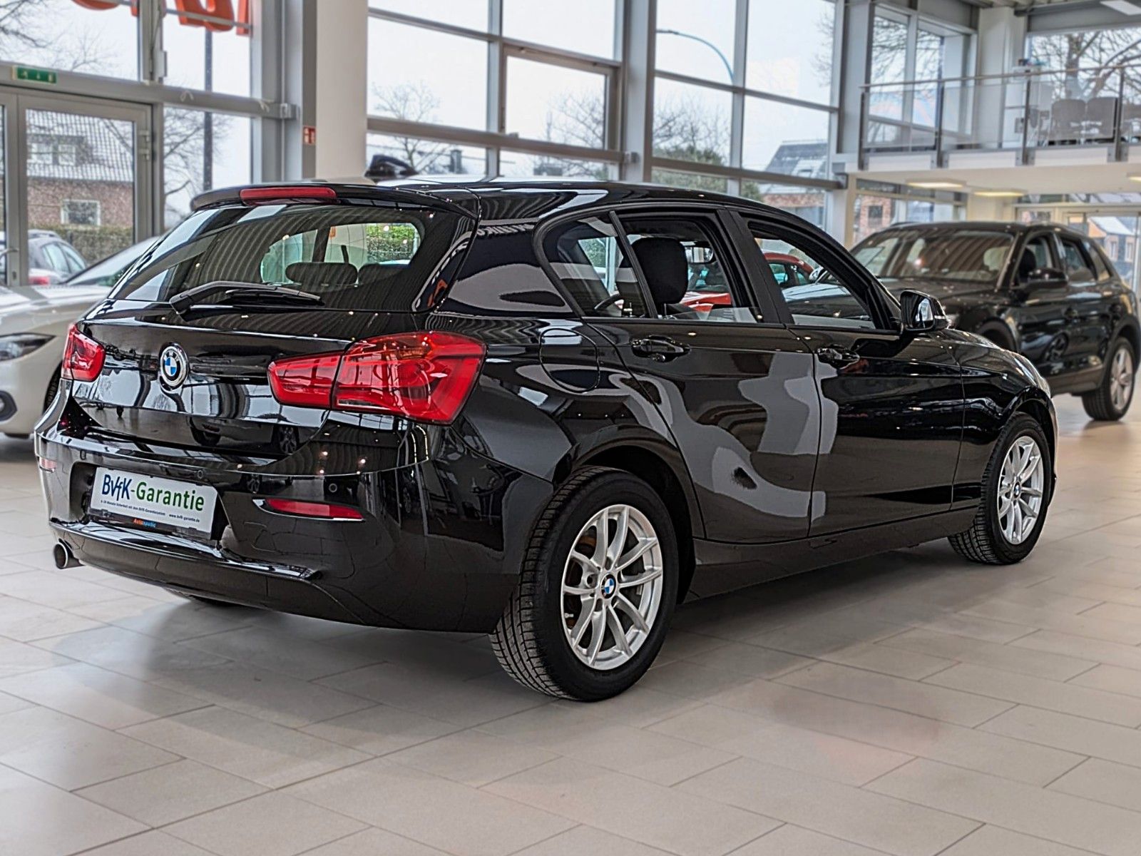 Fahrzeugabbildung BMW 116d 5 Trg KLIMAAUT NAVI SITZHZG PDC 1.HAND ALU