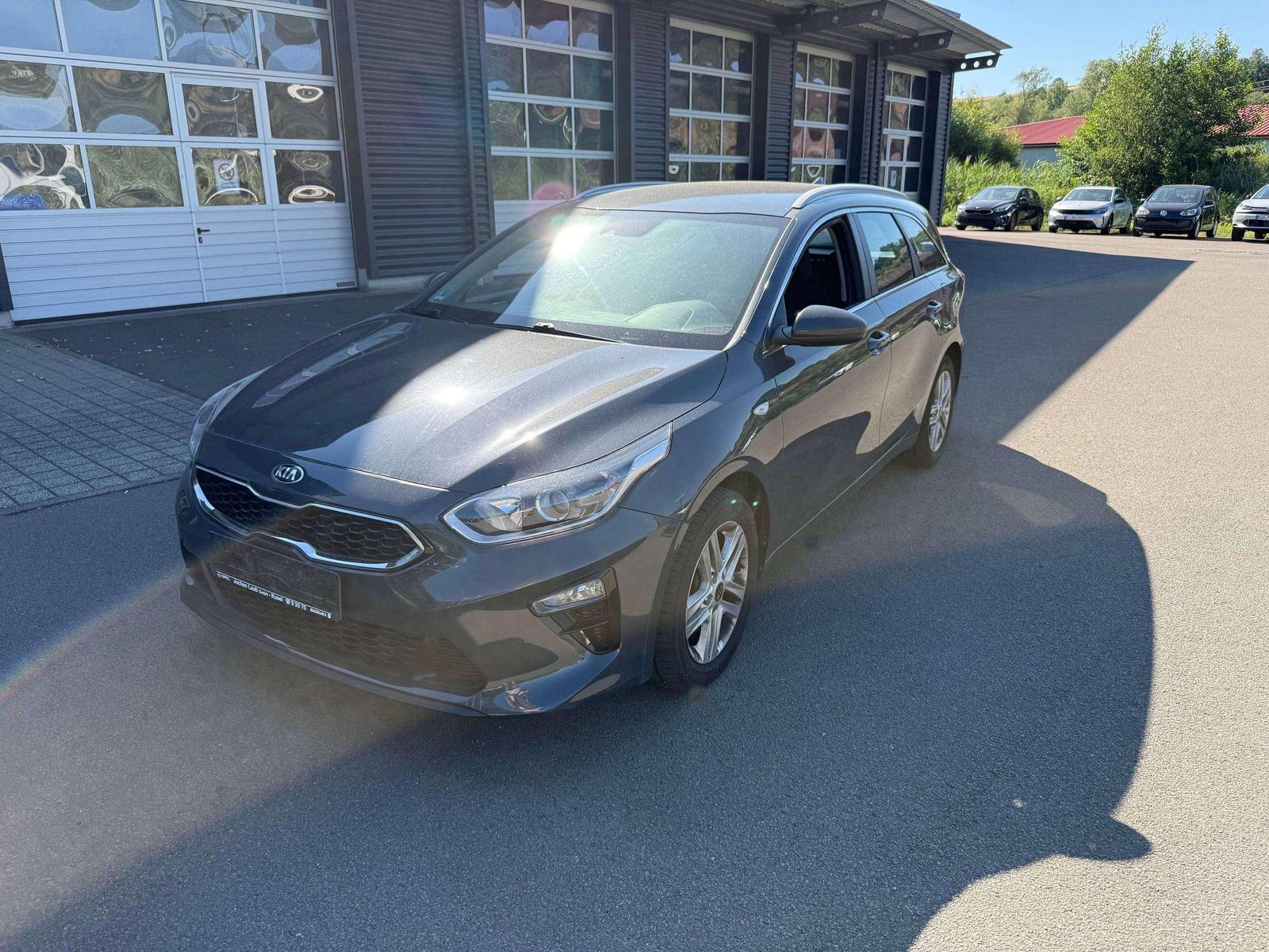 Kia Ceed SW / cee d SW Vision AHK  