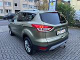 Ford Kuga Titanium 4X4*NAVI*KAM*PDC*SHZ*TEMPO*AHK - Ford: Grün, Ka