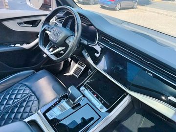 Audi Q8 - 11
