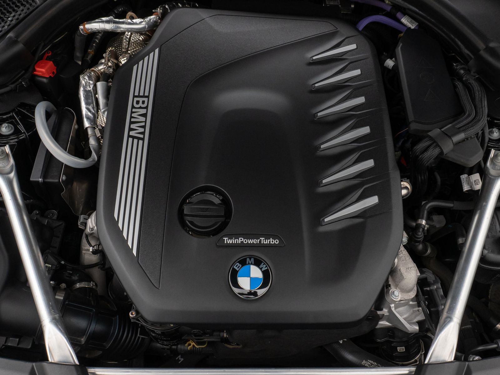 Fahrzeugabbildung BMW 530d LuxuryLine Panorama Kamera HiFi AHK Komfort