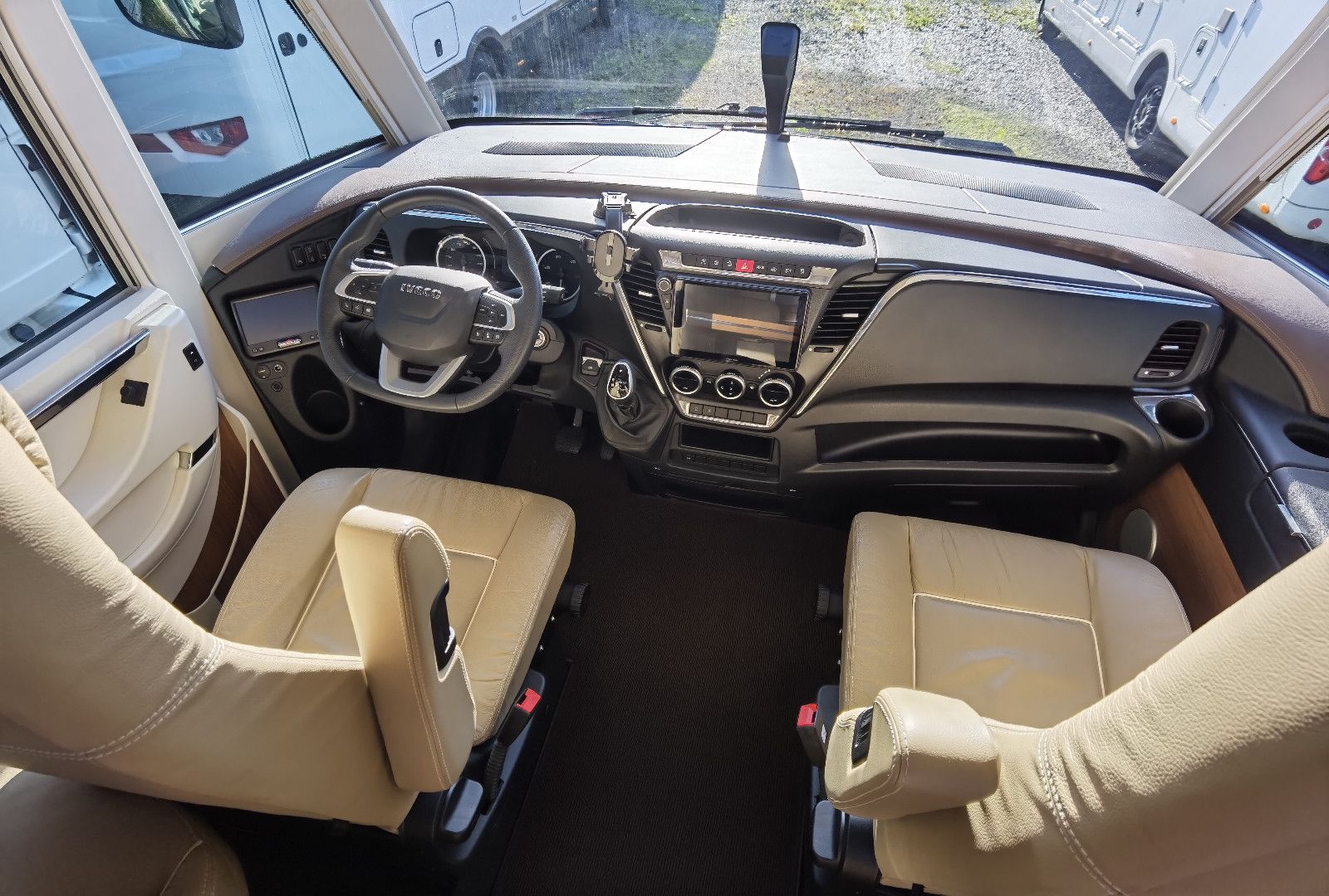 Fahrzeugabbildung Carthago Chic S-Plus I50 LE Längsbetten + Hubbett