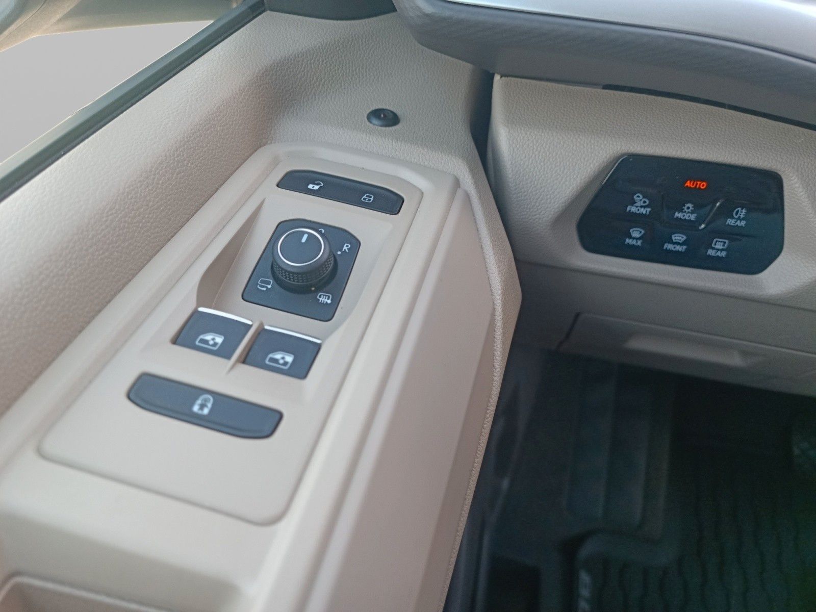 Fahrzeugabbildung Volkswagen Multivan Lang Edition DSG Matrix Navi 19" RFK