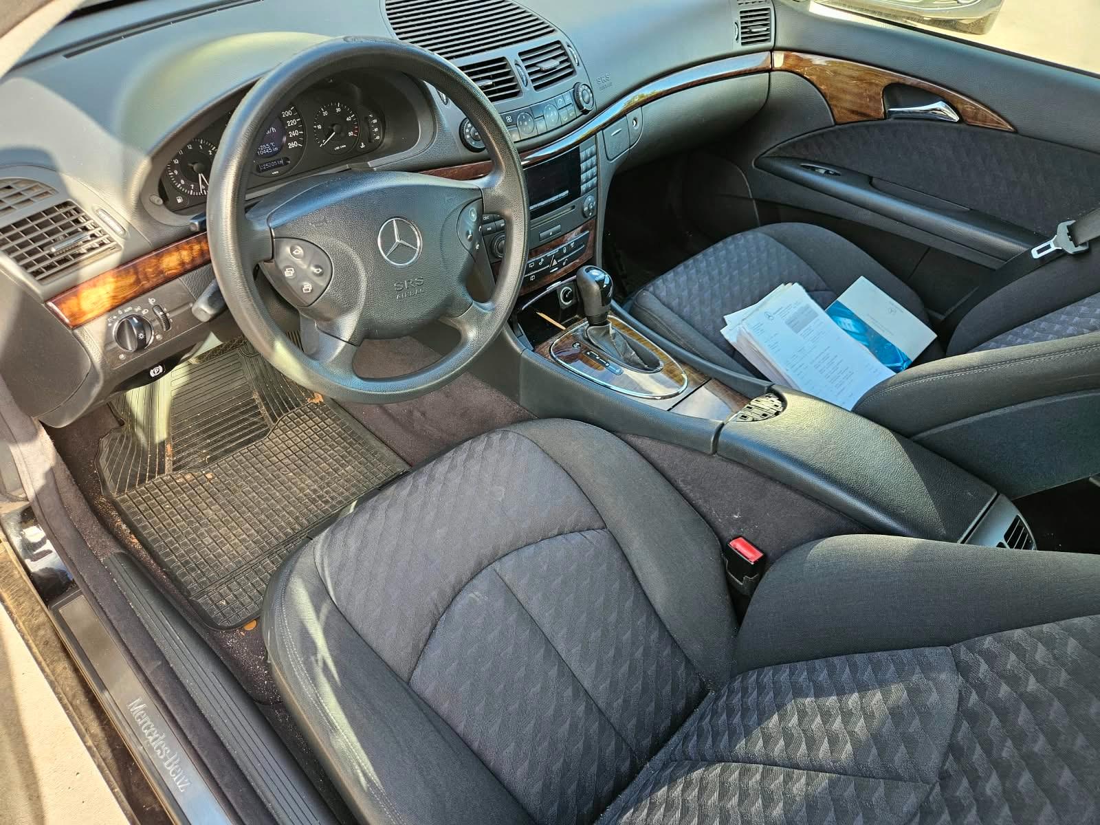 Mercedes-Benz E220 2004 — photo 20
