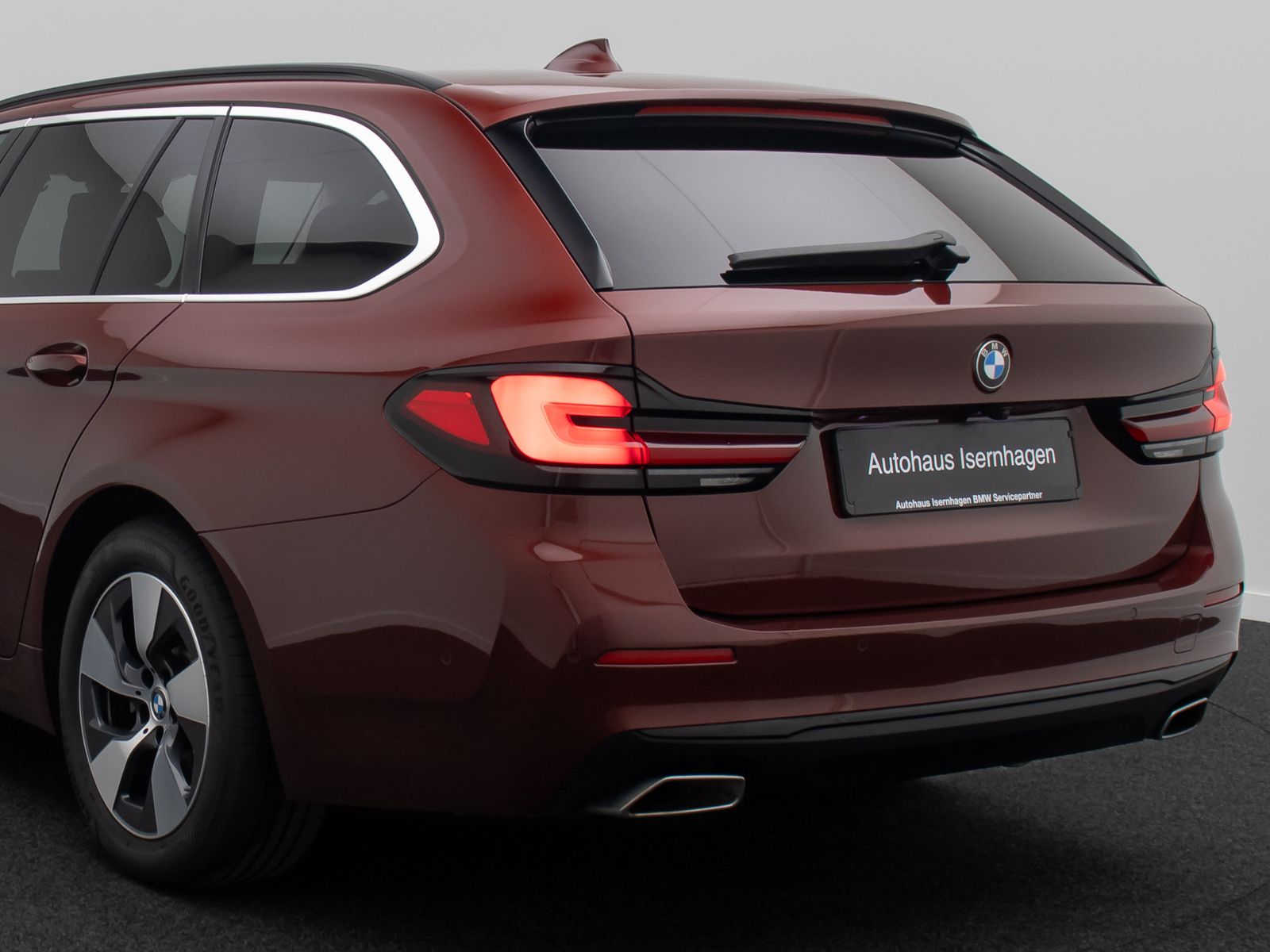 Fahrzeugabbildung BMW 520d xD HUD DAB Kamera HiFi Laser Sport AHK Komf