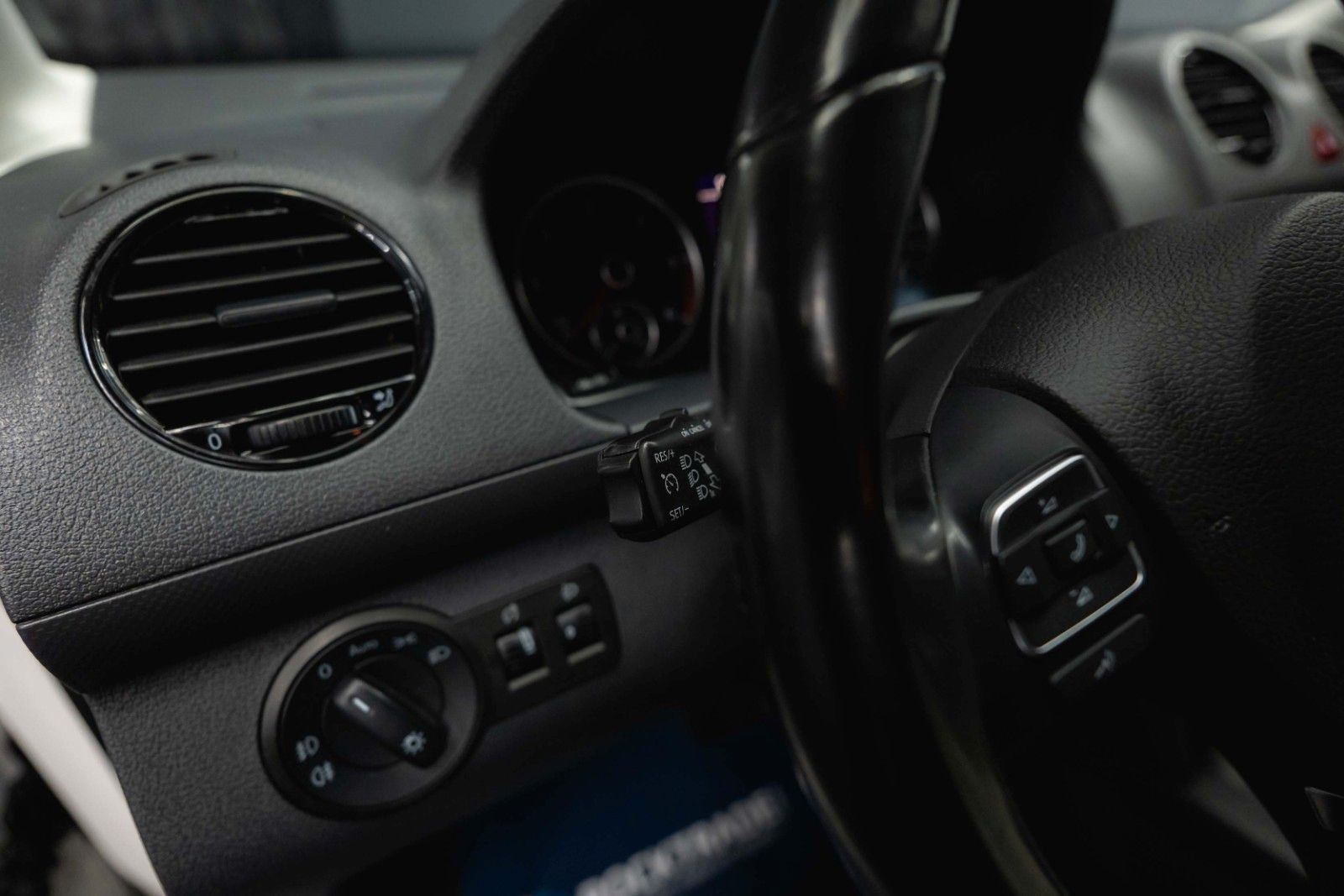 Fahrzeugabbildung Volkswagen Caddy 1.6 TDI DSG Edition 30 Sport | Alcantara
