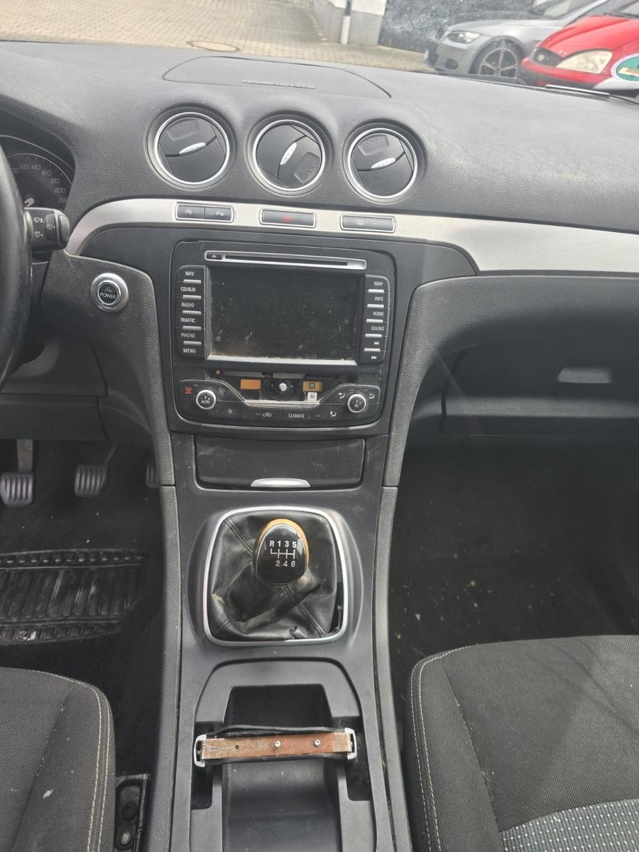 Ford Galaxy 2011 — photo 8